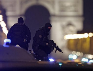 Bίντεο: Η στιγμή που ο «Αμπού Γιούσεφ ο Βέλγος» σκορπάει το θάνατο στους Γάλλους αστυνομικούς